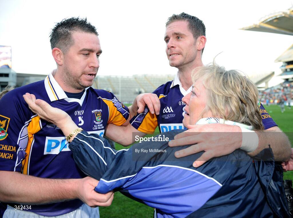 17 March 2009; Daisy Magee congratulates her sons Johnny and Darren after Kilmacud Crokes won the AIB All-Ireland Senior Club Football Championship Final match between Crossmaglen Rangers, Armagh and Kilmacud Crokes, Dublin at Croke Park in Dublin. Photo by Ray McManus/Sportsfile