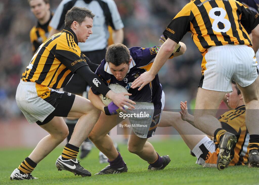 17 March 2009; Niall Corkery, Kilmacud Crokes, is surrounded by Crossmaglen Rangers players Brendan McKeown, Tony McEntee, 8, and Stephen Kernan. AIB All-Ireland Senior Club Football Championship Final, Crossmaglen Rangers, Co. Armagh, v Kilmacud Crokes, Dublin. Croke Park, Dublin. Picture credit: Ray McManus / SPORTSFILE