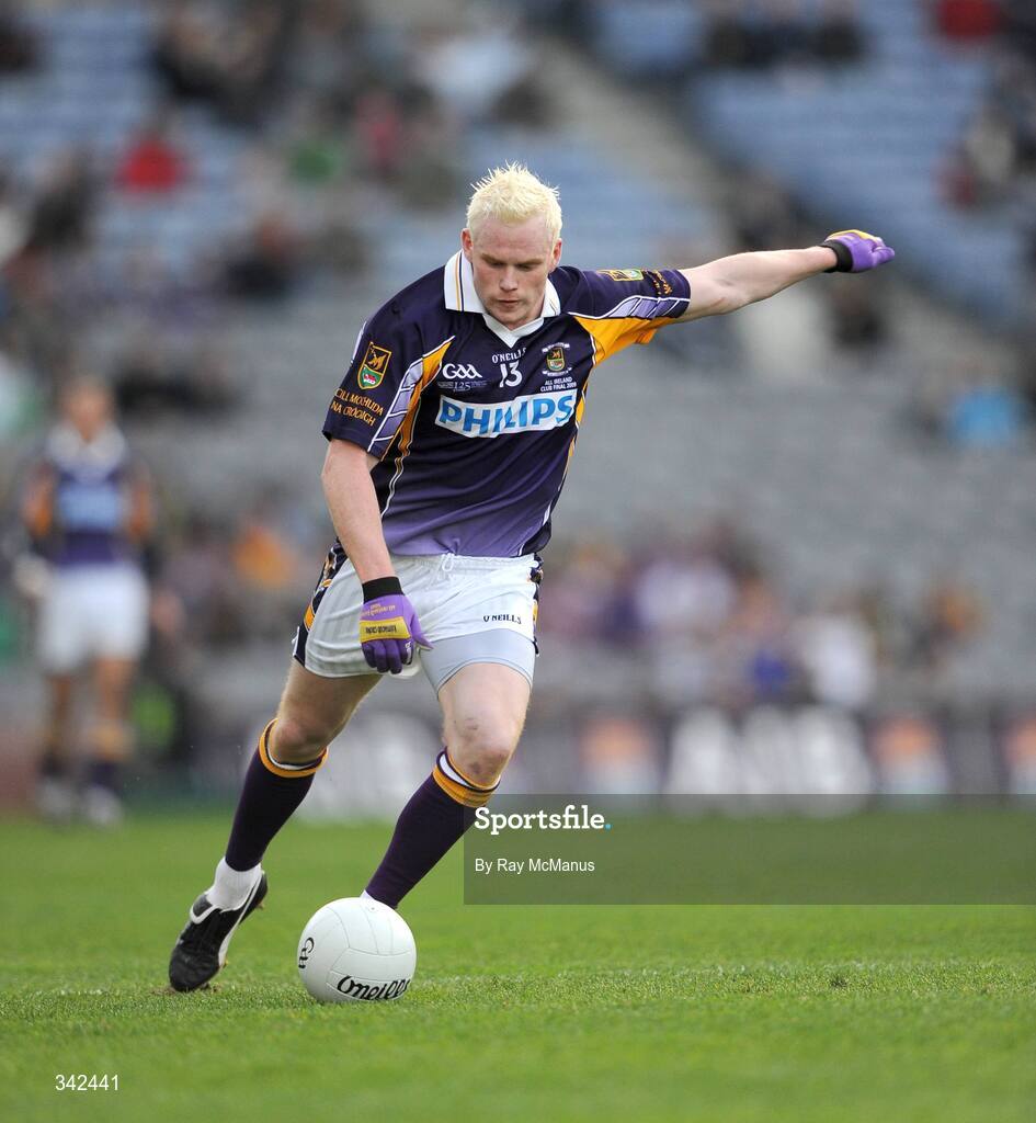 17 March 2009; Mark Vaughan scores a point for Kilmacud Crokes. AIB All-Ireland Senior Club Football Championship Final, Crossmaglen Rangers, Co. Armagh, v Kilmacud Crokes, Dublin. Croke Park, Dublin. Picture credit: Ray McManus / SPORTSFILE