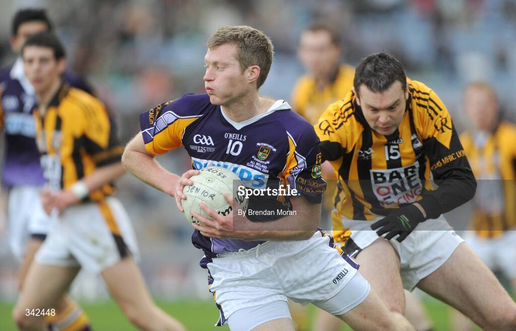 17 March 2009; Liam Og O hEinneachain, Kilmacud Crokes, in action against Oisin McConville, Crossmaglen Rangers. AIB All-Ireland Senior Club Football Championship Final, Crossmaglen Rangers, Co. Armagh v Kilmacud Croke, Dublin. Croke Park, Dublin. Picture credit: Daire Brennan / SPORTSFILE