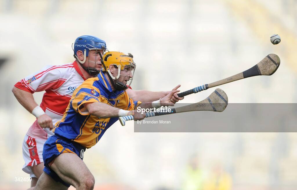17 March 2009; Leo Smith, Portumna, in action against Kevin Moran, De La Salle. AIB All-Ireland Senior Club Hurling Championship Final, Portumna, Co. Galway v De La Salle, Waterford, Croke Park, Dublin. Picture credit: Brendan Moran / SPORTSFILE