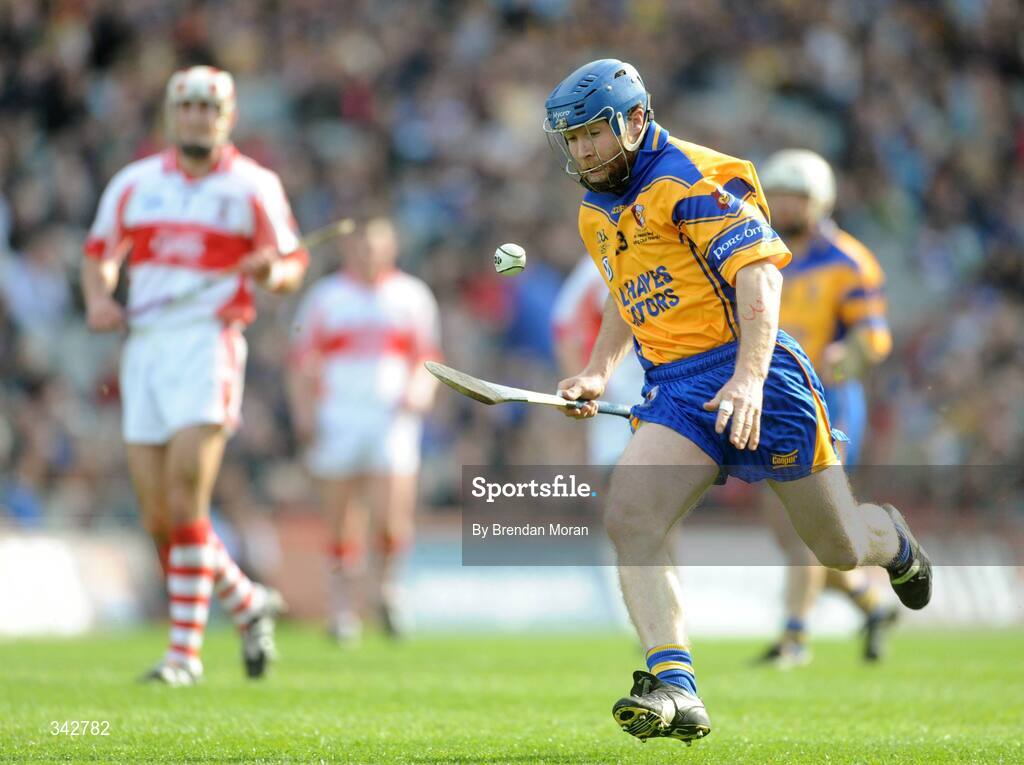 17 March 2009; Damien Hayes, Portumna, on the way to scoring his and his side's first goal against De La Salle. AIB All-Ireland Senior Club Hurling Championship Final, Portumna, Co. Galway v De La Salle, Waterford, Croke Park, Dublin. Picture credit: Daire Brennan / SPORTSFILE