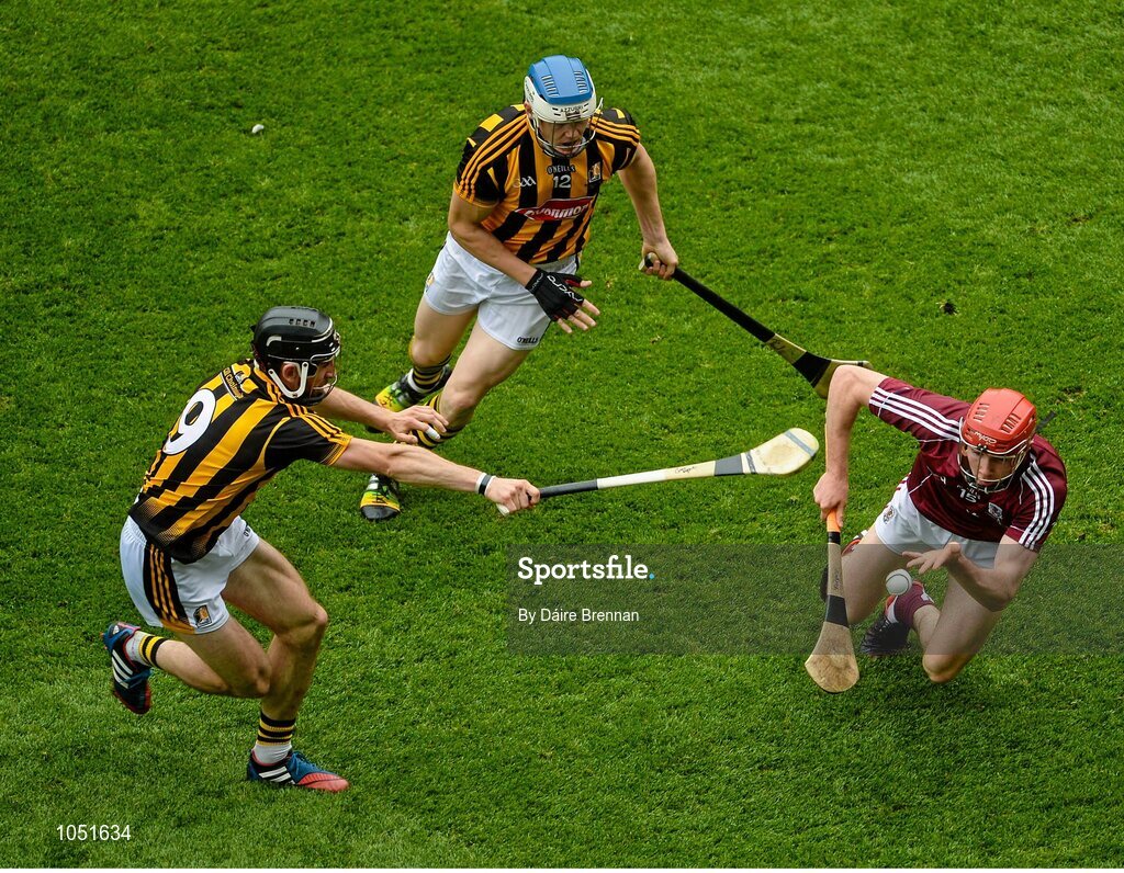 6 September 2015; Cathal Mannion, Galway, in action against Conor Fogarty, left, and TJ Reid, Kilkenny. GAA Hurling All-Ireland Senior Championship Final, Kilkenny v Galway, Croke Park, Dublin.Picture credit: Dáire Brennan / SPORTSFILE