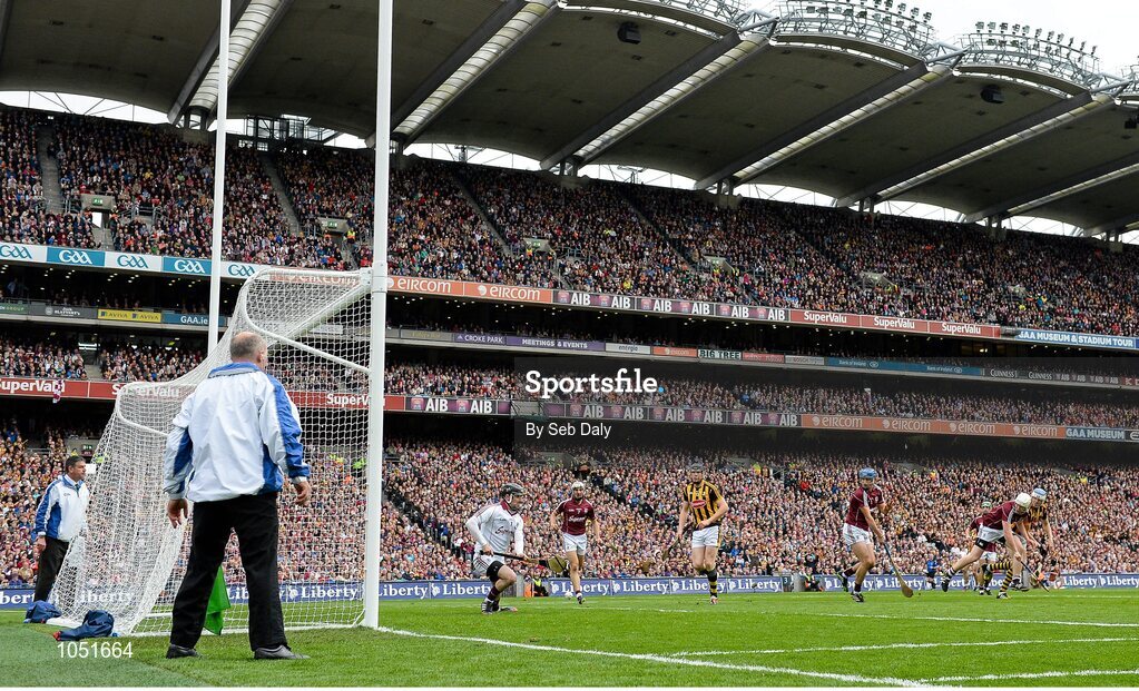 6 September 2015; TJ Reid, Kilkenny, scores his team's opening goal despite the attention of Johnny Coen and John Hanbury of Galway. GAA Hurling All-Ireland Senior Championship Final, Kilkenny v Galway, Croke Park, Dublin. Picture credit: Seb Daly / SPORTSFILE