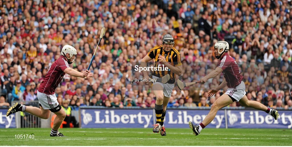 6 September 2015; Walter Walsh, Kilkenny, in action against John Hanbury, left, and Daithi Burke, right, Galway. GAA Hurling All-Ireland Senior Championship Final, Kilkenny v Galway, Croke Park, Dublin. Picture credit: Seb Daly / SPORTSFILE