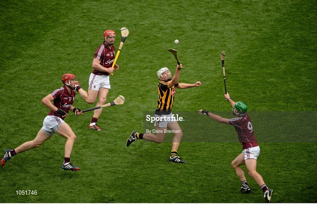 6 September 2015; Pádraig Walsh, Kilkenny, in action against Galway players, left to right, Jonathan Glynn, Joe Canning, and David Burke. GAA Hurling All-Ireland Senior Championship Final, Kilkenny v Galway, Croke Park, Dublin.Picture credit: Dáire Brennan / SPORTSFILE