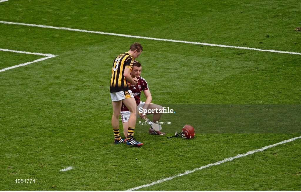 6 September 2015; Kilkenny captain Joey Holden consoles Joe Canning, Galway, after the game. GAA Hurling All-Ireland Senior Championship Final, Kilkenny v Galway, Croke Park, Dublin.Picture credit: Dáire Brennan / SPORTSFILE