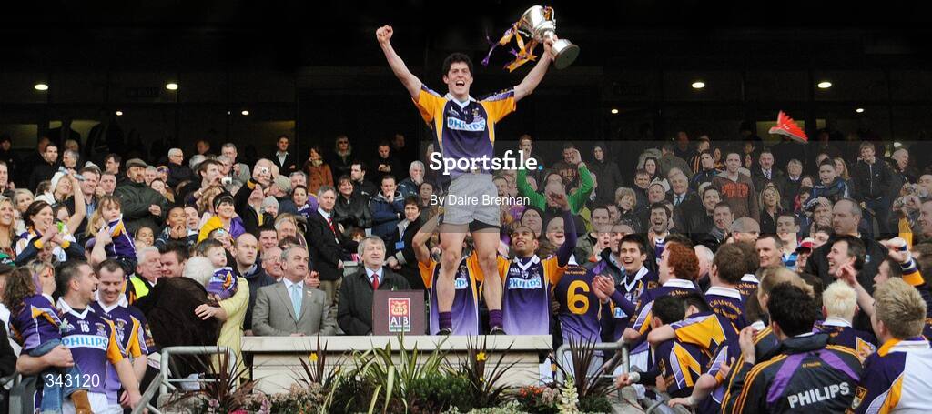 17 March 2009; Rory O'Carroll, Kilmacud Crokes lifts the Andy Merrigan cup. All-Ireland Senior Club Football Championship Final, Crossmaglen Rangers v Kilmacud Crokes. Croke Park, Dublin. Picture credit: Daire Brennan / SPORTSFILE