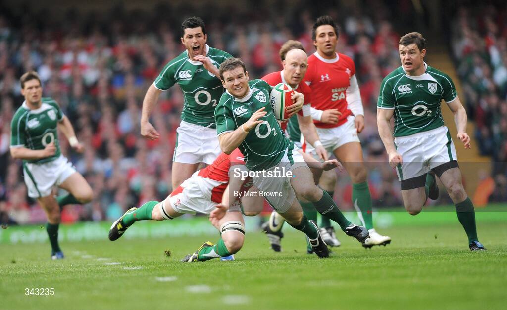21 March 2009; Gordon D'Arcy, Ireland, goes past the tackle of Martyn Williams, Wales. RBS Six Nations Championship, Wales v Ireland, Millennium Stadium, Cardiff, Wales. Picture credit: Matt Browne / SPORTSFILE