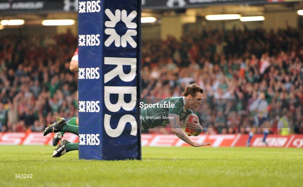 21 March 2009; Tommy Bowe, Ireland, scores his side's second try against Wales. RBS Six Nations Championship, Wales v Ireland, Millennium Stadium, Cardiff, Wales. Picture credit: Brendan Moran / SPORTSFILE