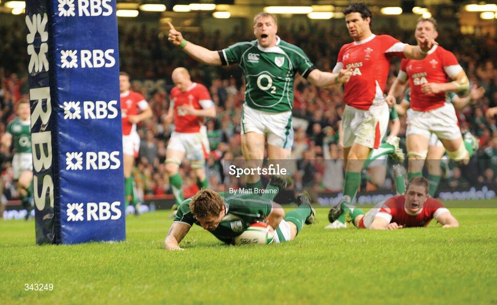 21 March 2009; Tommy Bowe, Ireland, goes over for his side's second try of the game against Wales. RBS Six Nations Championship, Wales v Ireland, Millennium Stadium, Cardiff, Wales. Picture credit: Matt Browne / SPORTSFILE
