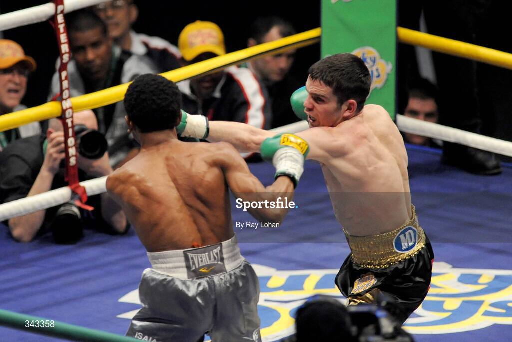 21 March 2009; Bernard Dunne in action against Ricardo Cordoba during their WBA World Super Bantamweight title fight. Hunky Dory World Title Fight Night, Bernard Dunne v Ricardo Cordoba, The O2, Dublin. Picture credit: Ray Lohan / SPORTSFILE