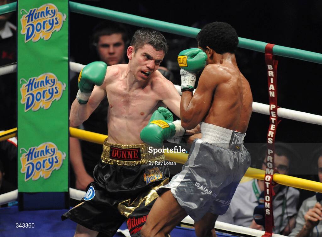 21 March 2009; Bernard Dunne in action against Ricardo Cordoba during their WBA World Super Bantamweight title fight. Hunky Dory World Title Fight Night, Bernard Dunne v Ricardo Cordoba, The O2, Dublin. Picture credit: Ray Lohan / SPORTSFILE