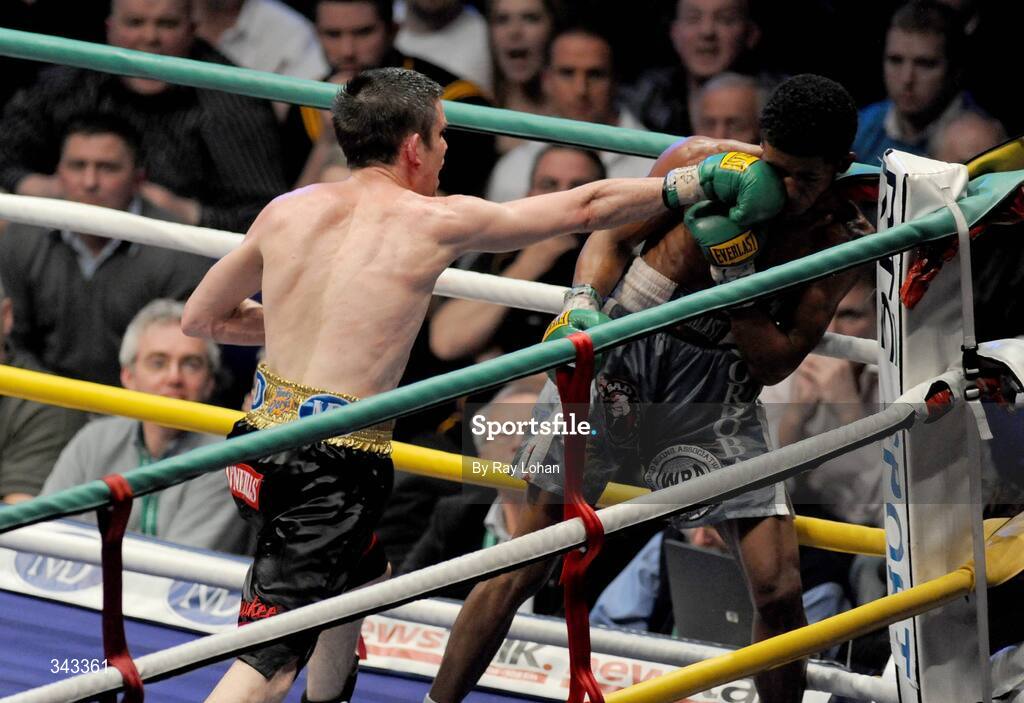 21 March 2009; Bernard Dunne in action against Ricardo Cordoba during their WBA World Super Bantamweight title fight. Hunky Dory World Title Fight Night, Bernard Dunne v Ricardo Cordoba, The O2, Dublin. Picture credit: Ray Lohan / SPORTSFILE