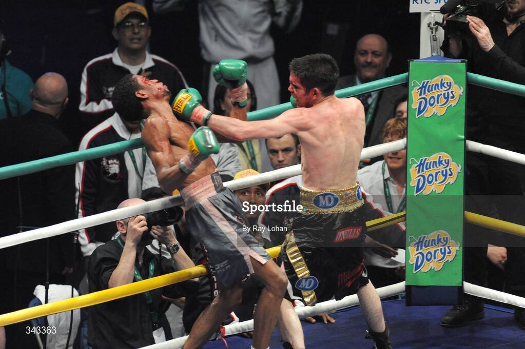 21 March 2009; Bernard Dunne in action against Ricardo Cordoba during their WBA World Super Bantamweight title fight. Hunky Dory World Title Fight Night, Bernard Dunne v Ricardo Cordoba, The O2, Dublin. Picture credit: Ray Lohan / SPORTSFILE