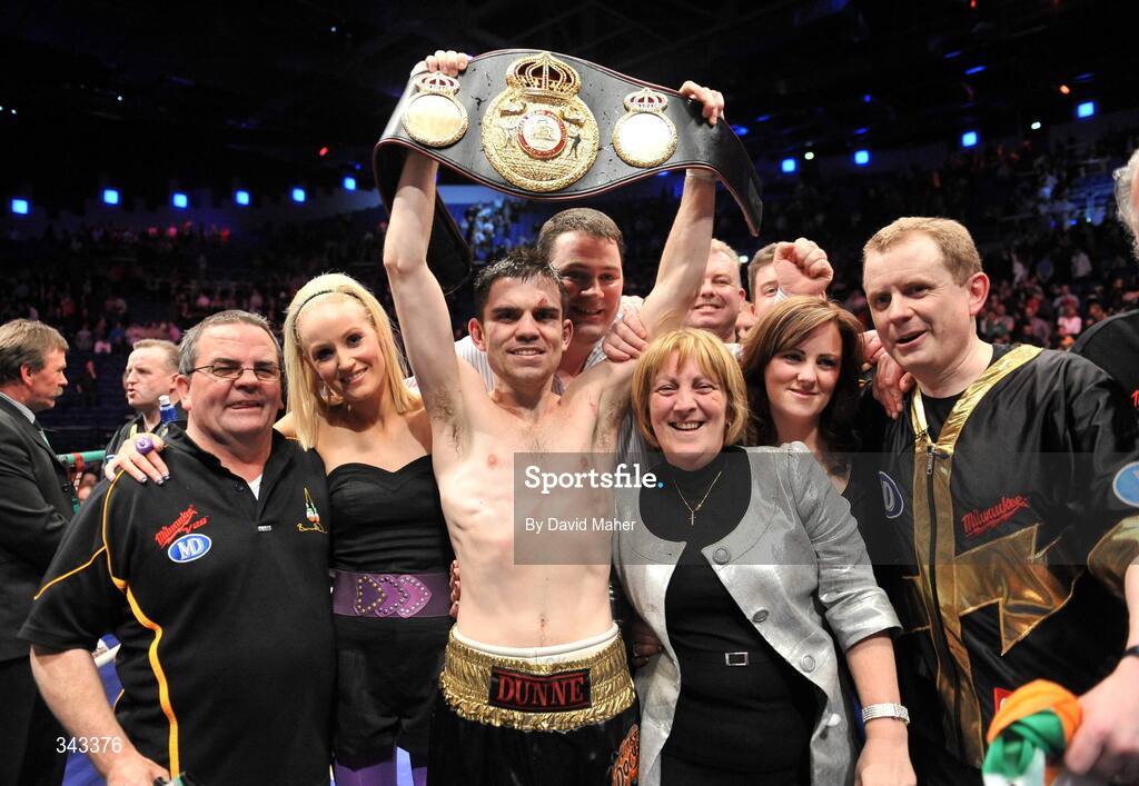 21 March 2009; Bernard Dunne celebrates with family members, left to right, Brendan Dunne, wife Pamela Dunne, brother Edward Dunne, mother Angela Dunne, sister Debroah Dunne and promoter Brian Peters after winning the WBA World Super Bantamweight title. Hunky Dory World Title Fight Night, Bernard Dunne v Ricardo Cordoba, The O2, Dublin. Picture credit: David Maher / SPORTSFILE