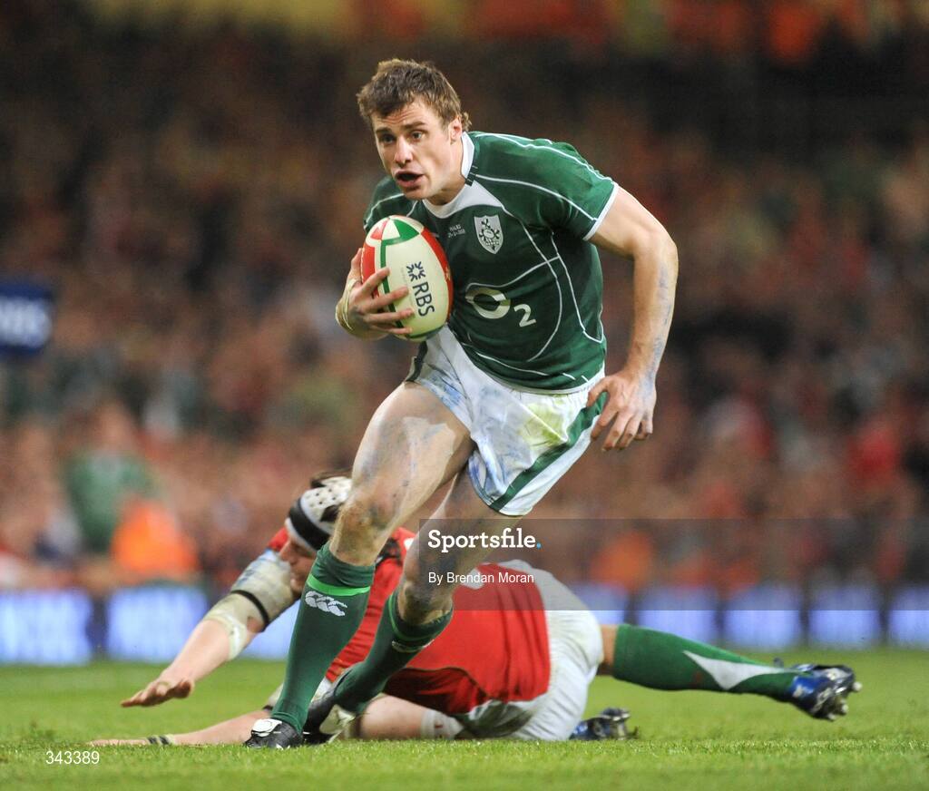 21 March 2009; Tommy Bowe, Ireland, beats the tackle of Ryan Jones, Wales. RBS Six Nations Championship, Wales v Ireland, Millennium Stadium, Cardiff, Wales. Picture credit: Brendan Moran / SPORTSFILE
