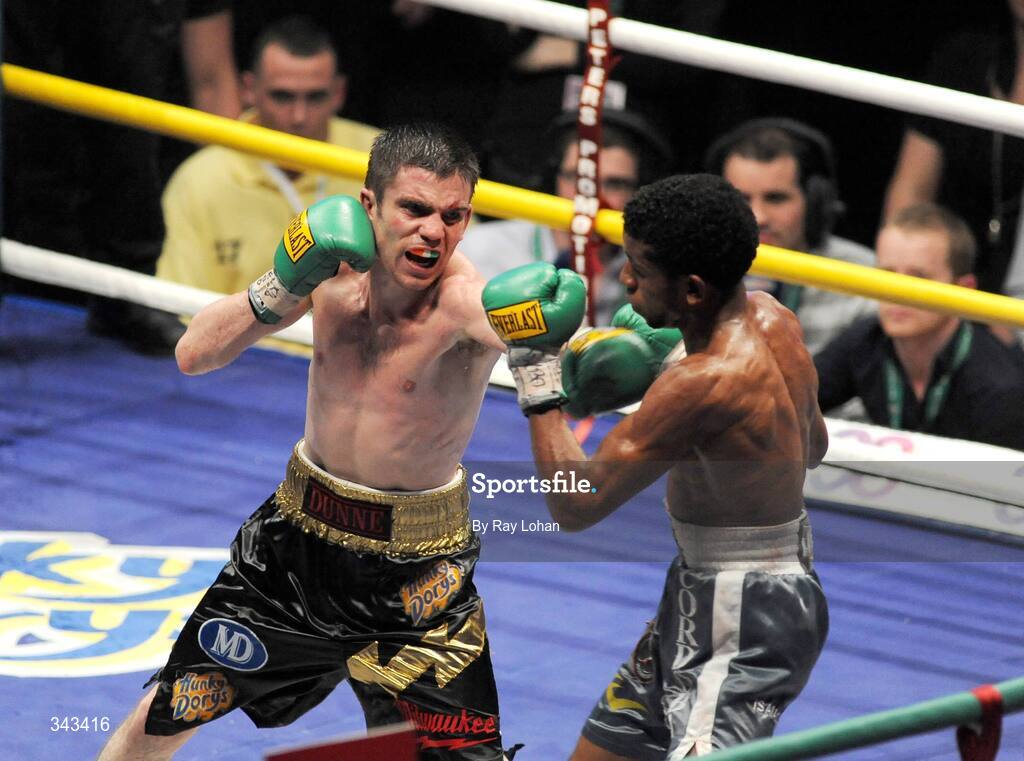 21 March 2009; Bernard Dunne, left, in action against Ricardo Cordoba during their WBA World Super Bantamweight title fight. Hunky Dory World Title Fight Night, Bernard Dunne v Ricardo Cordoba, The O2, Dublin. Picture credit: Ray Lohan / SPORTSFILE