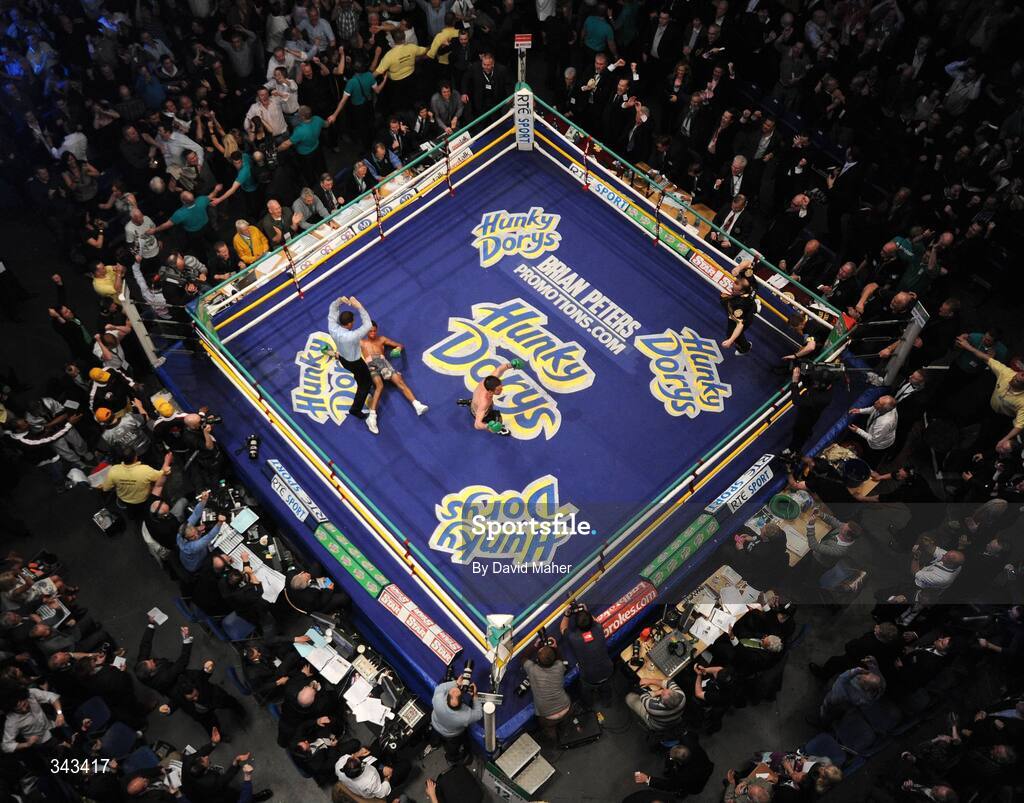 21 March 2009; Bernard Dunne celebrates after he knocked down Ricardo Cordoba during the eleventh round to win the WBA World Super Bantamweight title. Hunky Dory World Title Fight Night, Bernard Dunne v Ricardo Cordoba, The O2, Dublin. Picture credit: David Maher / SPORTSFILE