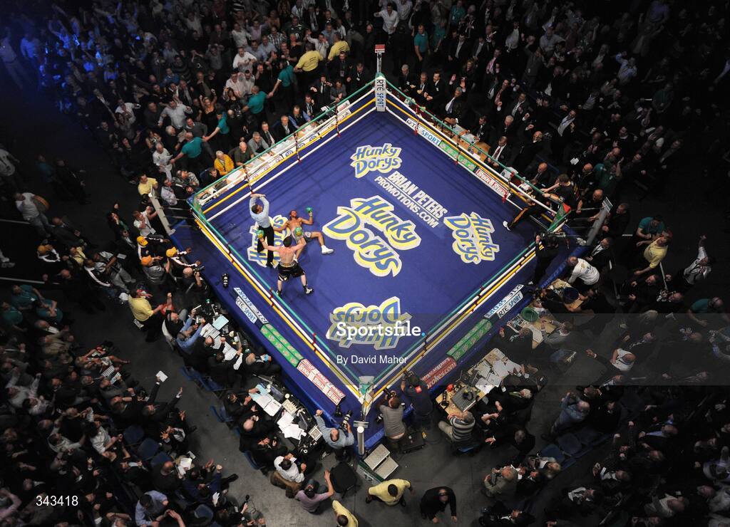 21 March 2009; Referee Hubert Earle calls a halt to the fight after Bernard Dunne knocked down Ricardo Cordoba during the eleventh round to win the WBA World Super Bantamweight title. Hunky Dory World Title Fight Night, Bernard Dunne v Ricardo Cordoba, The O2, Dublin. Picture credit: David Maher / SPORTSFILE