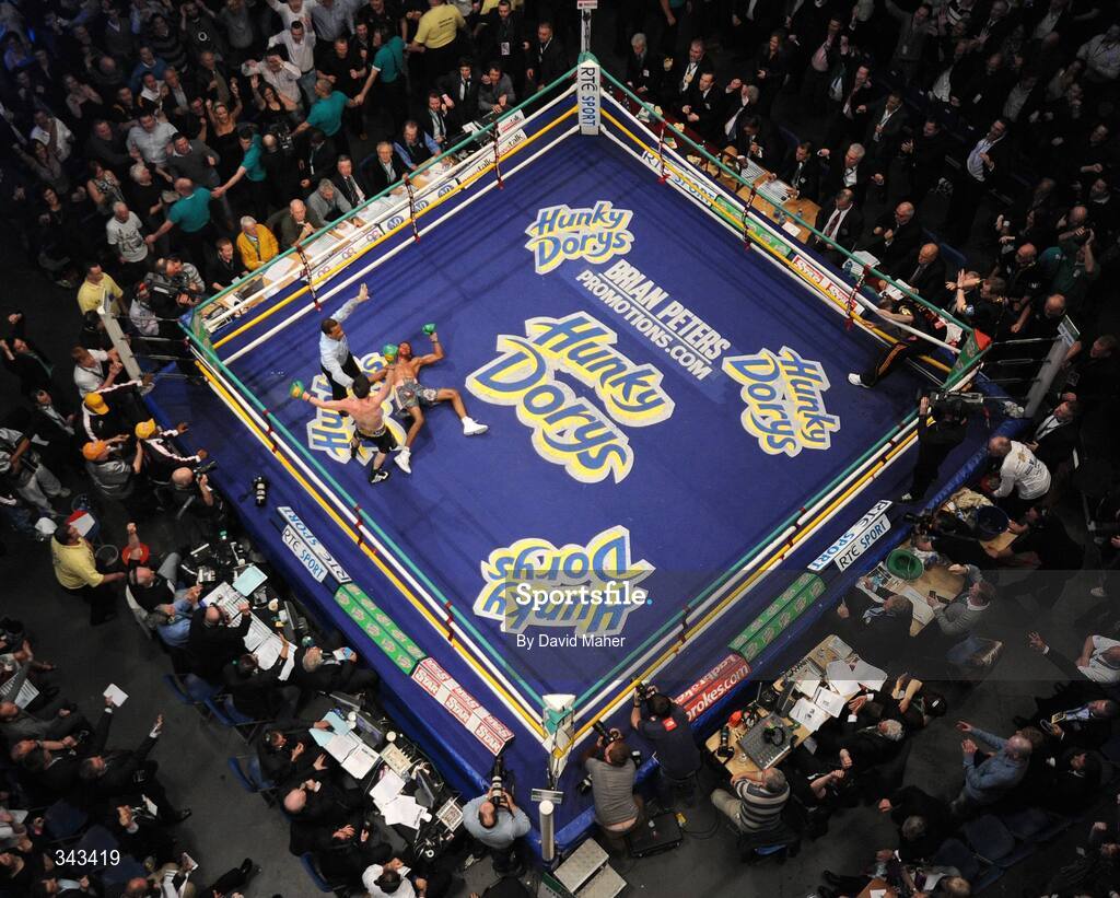 21 March 2009; Referee Hubert Earle calls a halt to the fight after Bernard Dunne knocked down Ricardo Cordoba during the eleventh round to win the WBA World Super Bantamweight title. Hunky Dory World Title Fight Night, Bernard Dunne v Ricardo Cordoba, The O2, Dublin. Picture credit: David Maher / SPORTSFILE
