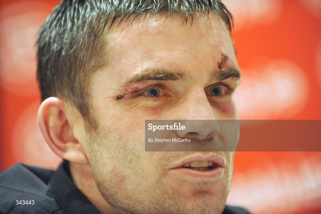 22 March 2009; Newly crowned WBA World Super Bantamweight Champion Bernard Dunne speaking at a press conference following his victory over Ricardo Cordoba at the Hunky Dorys World Title Fight Night. Bernard Dunne Press Conference, Ballsbridge Court, Dublin. Picture credit: Stephen McCarthy / SPORTSFILE