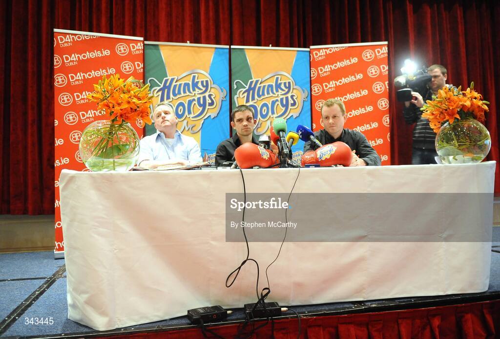 22 March 2009; Newly crowned WBA World Super Bantamweight Champion Bernard Dunne with trainer Harry Hawkins, left, and promoter Brian Peters at a press conference following his victory over Ricardo Cordoba at the Hunky Dorys World Title Fight Night. Bernard Dunne Press Conference, Ballsbridge Court, Dublin. Picture credit: Stephen McCarthy / SPORTSFILE