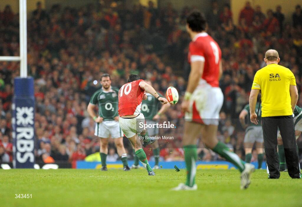 21 March 2009; Stephen Jones, Wales, takes the late penalty against Ireland, which he subsequently missed, handing the Six Nation Championship to Ireland. RBS Six Nations Championship, Wales v Ireland, Millennium Stadium, Cardiff, Wales. Picture credit: Brendan Moran / SPORTSFILE