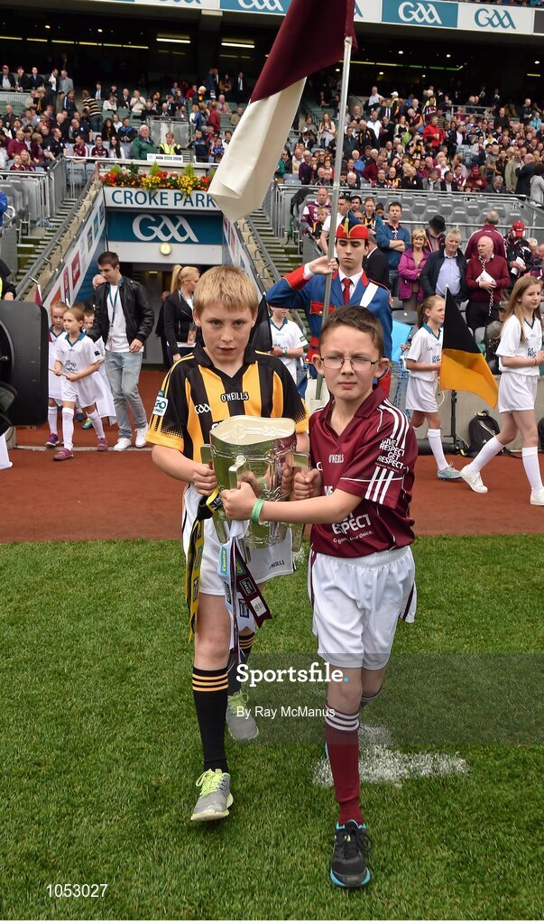 6 September 2015; Luke Lally, Menlough N.S., Co. Galway, and Alex Walsh, Dunamaggin N.S., Co. Kilkenny, carry out the Liam MacCarthy cup before the game. GAA Hurling All-Ireland Senior Championship Final, Kilkenny v Galway, Croke Park, Dublin. Picture credit: Ray McManus / SPORTSFILE