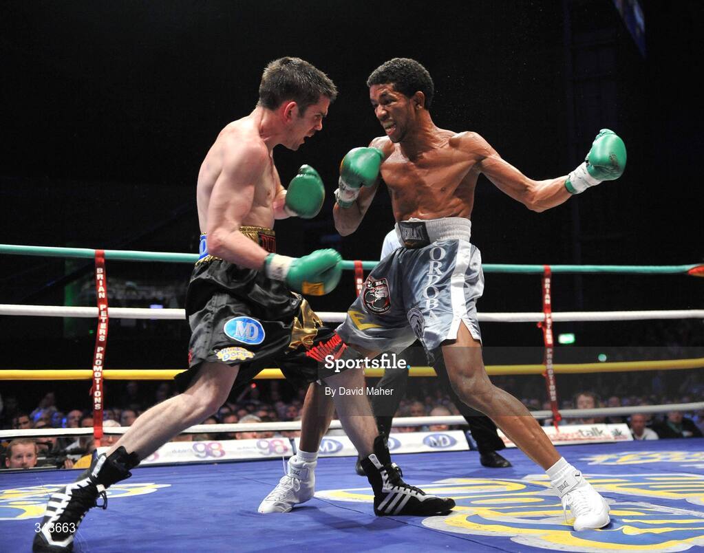 21 March 2009; Bernard Dunne in action against Ricardo Cordoba during their WBA World Super Bantamweight title fight. Hunky Dory World Title Fight Night, Bernard Dunne v Ricardo Cordoba, The O2, Dublin. Picture credit: David Maher / SPORTSFILE