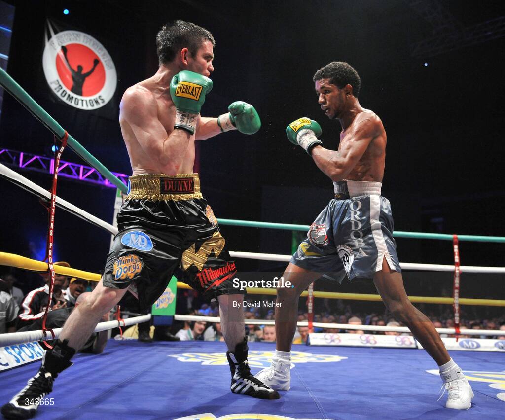 21 March 2009; Bernard Dunne in action against Ricardo Cordoba during their WBA World Super Bantamweight title fight. Hunky Dory World Title Fight Night, Bernard Dunne v Ricardo Cordoba, The O2, Dublin. Picture credit: David Maher / SPORTSFILE
