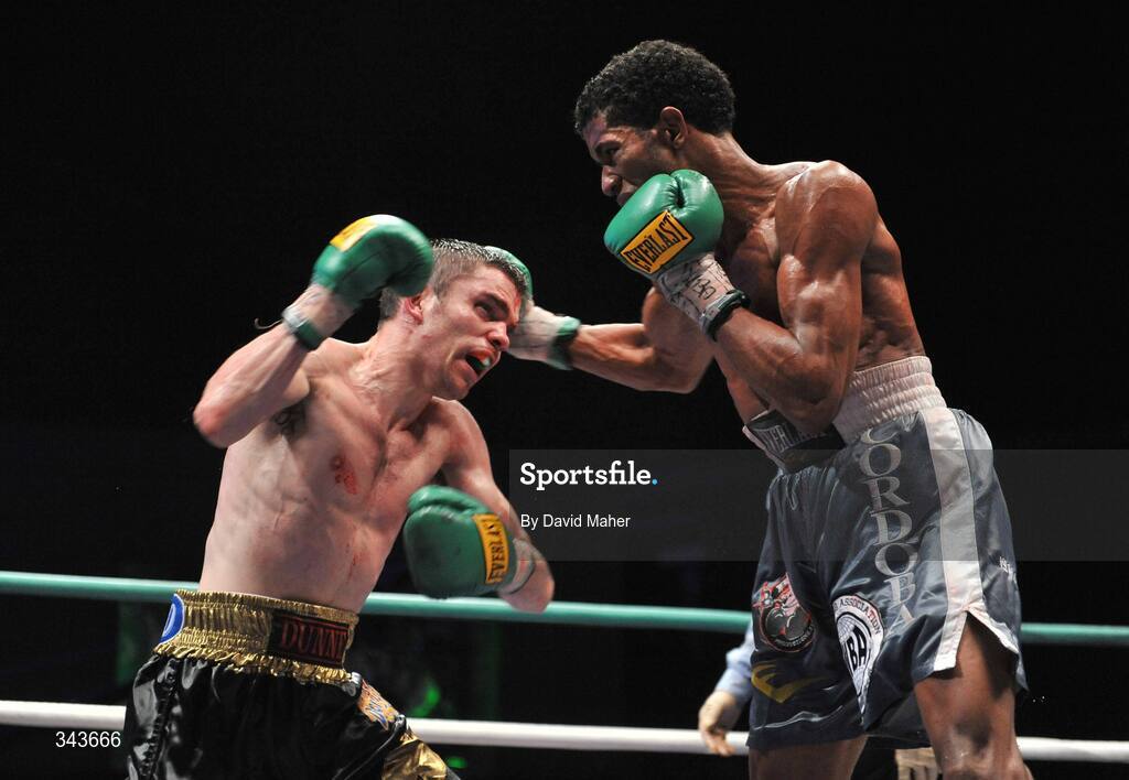 21 March 2009; Bernard Dunne in action against Ricardo Cordoba during their WBA World Super Bantamweight title fight. Hunky Dory World Title Fight Night, Bernard Dunne v Ricardo Cordoba, The O2, Dublin. Picture credit: David Maher / SPORTSFILE