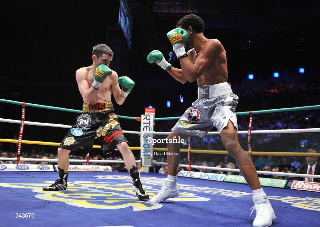 21 March 2009; Bernard Dunne in action against Ricardo Cordoba during their WBA World Super Bantamweight title fight. Hunky Dory World Title Fight Night, Bernard Dunne v Ricardo Cordoba, The O2, Dublin. Picture credit: David Maher / SPORTSFILE