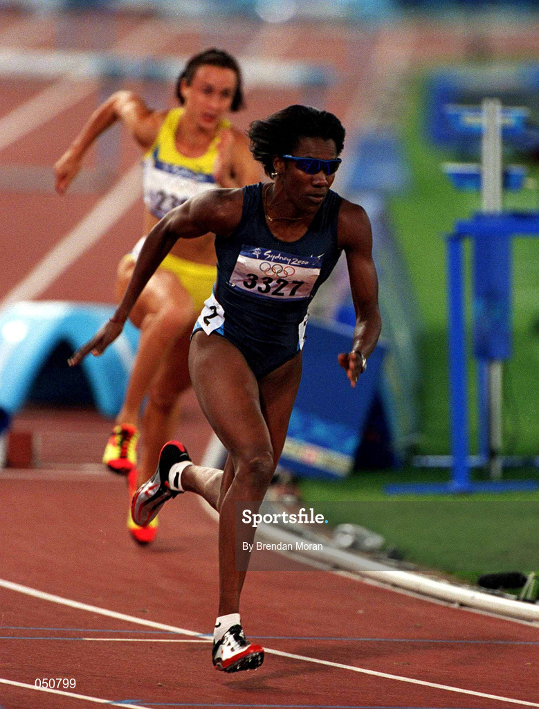 25 September 2000; Kim Batten of USA competing in the womens 400m hurdles during the Sydney Olympics at Sydney Olympic Park in Sydney, Australia. Photo by Brendan Moran/Sportsfile