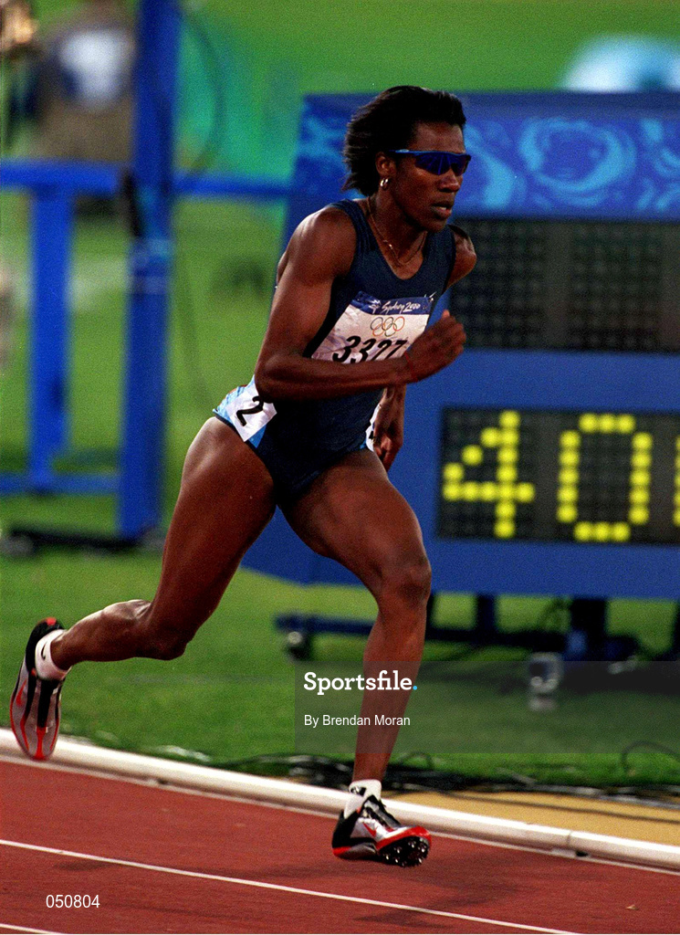 25 September 2000; Kim Batten of USA competing in the womens 400m hurdles during the Sydney Olympics at Sydney Olympic Park in Sydney, Australia. Photo by Brendan Moran/Sportsfile