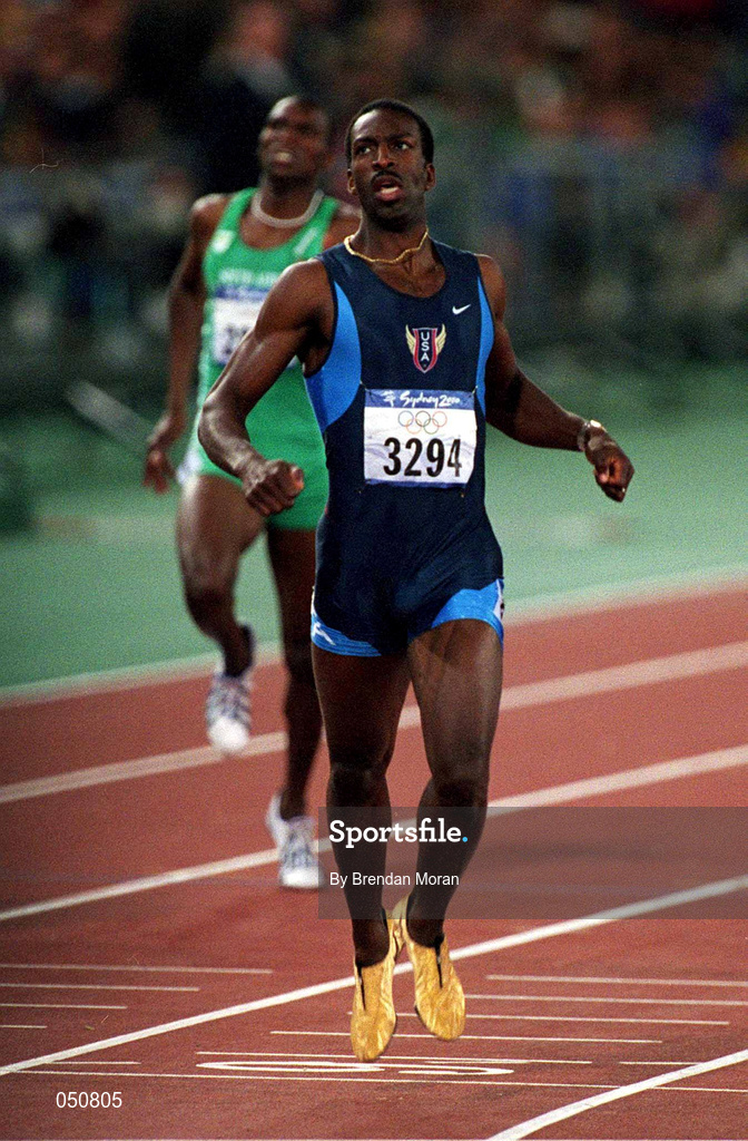 25 September 2000; Michael Johnson of USA competing in the mens 400m during the Sydney Olympics at Sydney Olympic Park in Sydney, Australia. Photo by Brendan Moran/Sportsfile