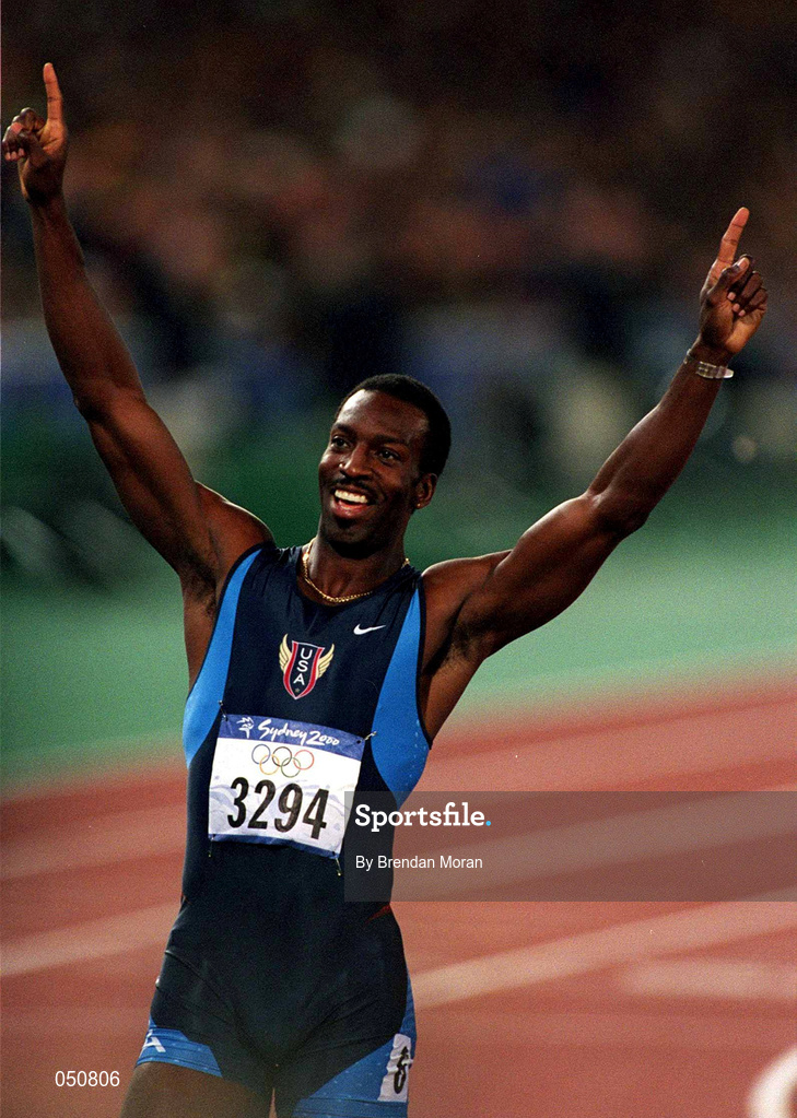 23 September 2000; Michael Johnson of USA celebrates after winning gold in the mens 400m during the Sydney Olympics at Sydney Olympic Park in Sydney, Australia. Photo by Brendan Moran/Sportsfile