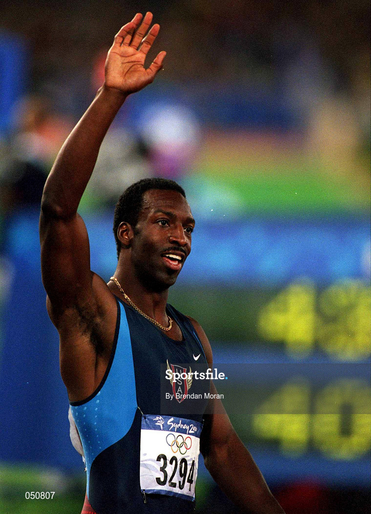 23 September 2000; Michael Johnson of USA celebrates after winning gold in the mens 400m during the Sydney Olympics at Sydney Olympic Park in Sydney, Australia. Photo by Brendan Moran/Sportsfile