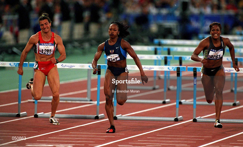 25 September 2000; Gail Devers of USA, centre, competing in the womens 110m hurdles during the Sydney Olympics at Sydney Olympic Park in Sydney, Australia. Photo by Brendan Moran/Sportsfile