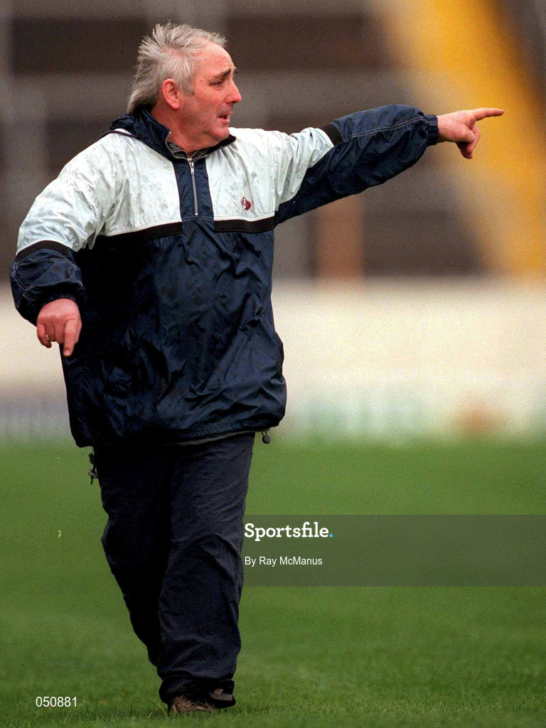 30 October 2000; Toomevara manager Pa Joe Whelahan during the AIB Munster Club Hurling Championship match between Patrickswell and Toomevara at Semple Stadium in Thurles, Tipperary. Photo by Ray McManus/Sportsfile