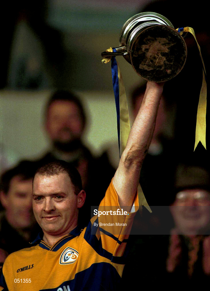 26 November 2000; Sixmilebridge captain Christy Chaplin lifts the cup after the AIB Munster Club Hurling Championship Final match between Sixmilebridge and Mount Sion at Semple Stadium in Thurles, Tipperary. Photo by Brendan Moran/Sportsfile