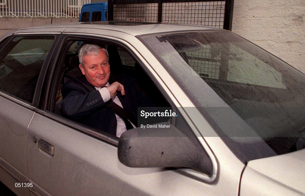 27 November 2000; Brendan Menton, Honorary Treasurer FAI arrives for a meeting at the FAI Headquarters at Merrion Square in Dublin. Photo by David Maher/Sportsfile