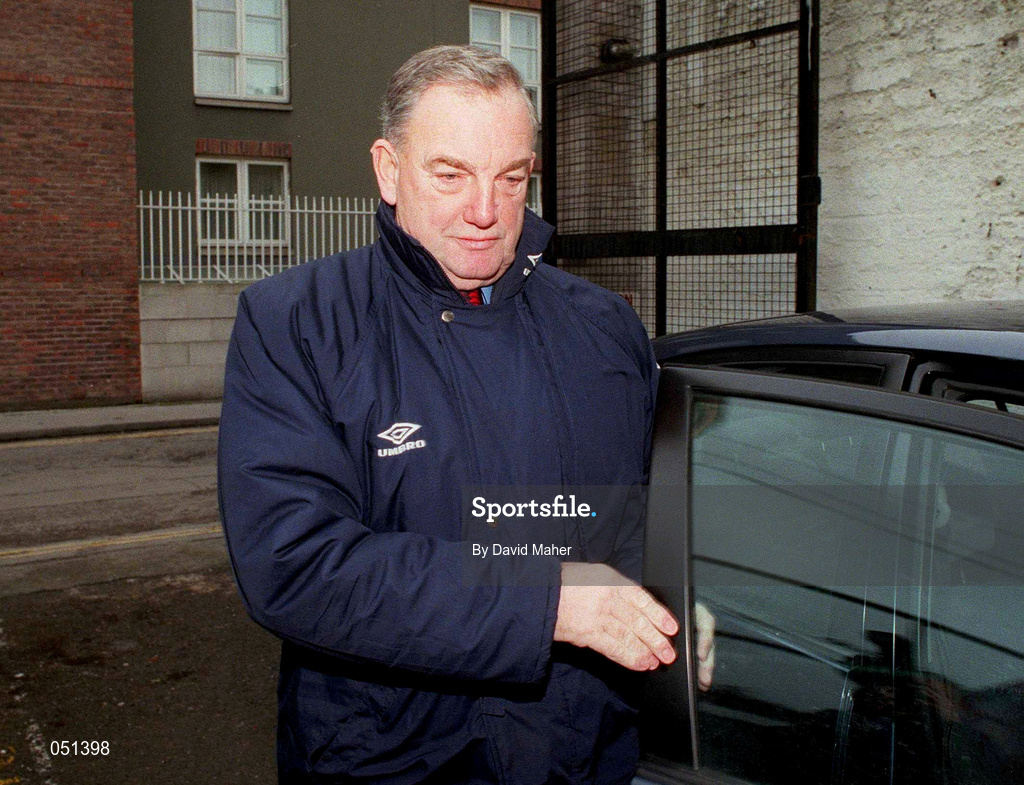 27 November 2000; Michael Hyland, Chairman eircom League arriving for a meeting at FAI headquarters at Merrion Square in Dublin. Photo by David Maher/Sportsfile