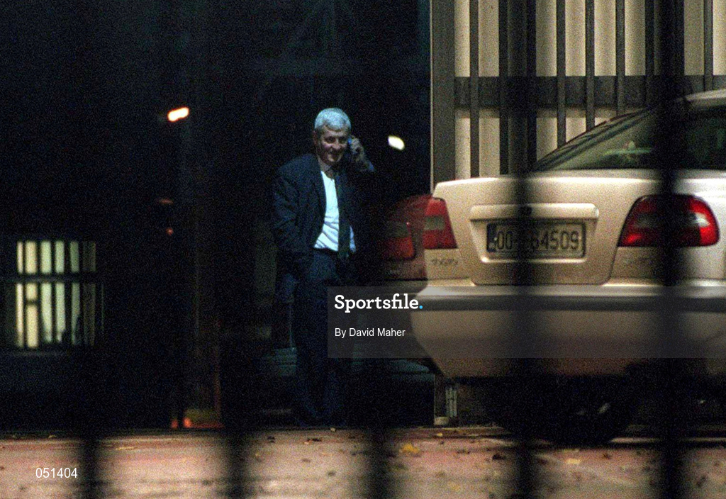 27 November 2000; Brendan Menton, Honorary Treasurer FAI, leaving the FAI headquarters at FAI headquarters at Merrion Square in Dublin. Photo by David Maher/Sportsfile