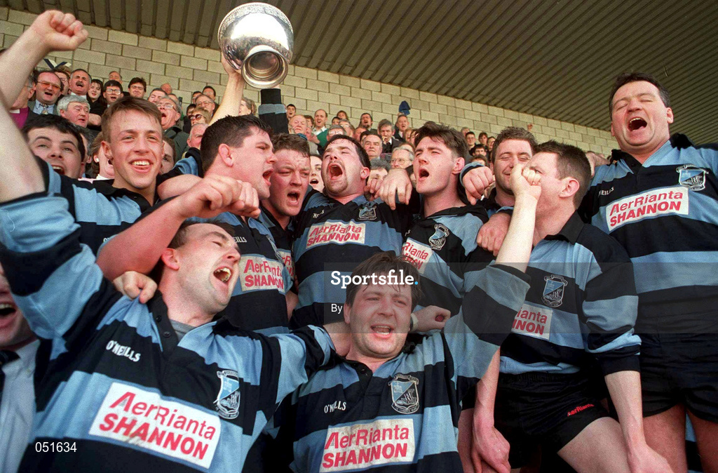 1 April 1995; The Shannon team celebrate winning the All-Ireland League. AIB League, Thomond Park, Limerick. Rugby. Picture credit; David Maher/SPORTSFILE