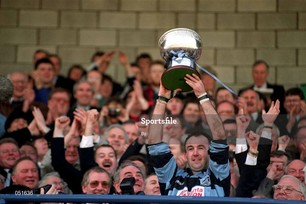 1 April 1995; Shannon captain Pat Murray lifts the cup after winning the All-Ireland League. AIB League, Thomond Park, Limerick. Rugby. Picture credit; David Maher/SPORTSFILE