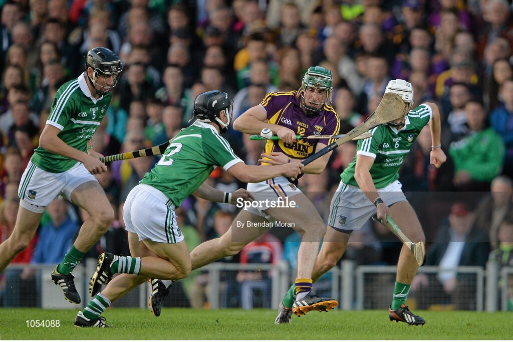 12 September 2015; James Cash, Wexford, in action against Diarmaid Byrnes, left, Seán Finn, and Barry O'Connell, Limerick. Bord Gais Energy GAA Hurling All-Ireland U21 Championship Final, Limerick v Wexford, Semple Stadium, Thurles, Co. Tipperary. Picture credit: Brendan Moran / SPORTSFILE