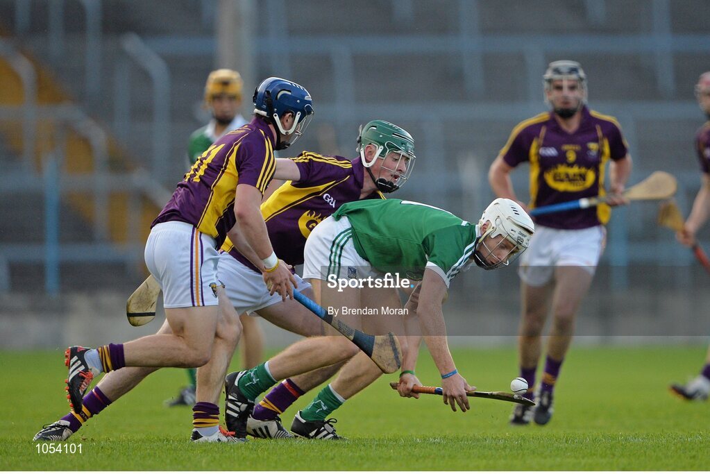 12 September 2015; Cian Lynch, Limerick, in action against Kevin Foley, left, and Jim White, Wexford. Bord Gais Energy GAA Hurling All-Ireland U21 Championship Final, Limerick v Wexford, Semple Stadium, Thurles, Co. Tipperary. Picture credit: Brendan Moran / SPORTSFILE