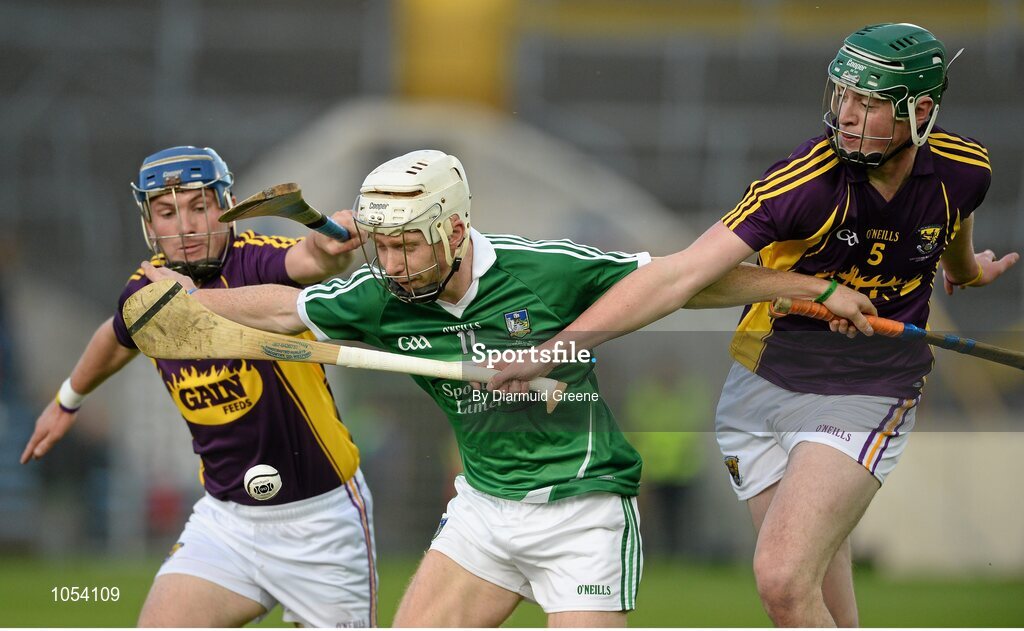12 September 2015; Cian Lynch, Limerick, in action against Kevin Foley, left, and Jim White, Wexford. Bord Gais Energy GAA Hurling All-Ireland U21 Championship Final, Limerick v Wexford, Semple Stadium, Thurles, Co. Tipperary. Picture credit: Diarmuid Greene / SPORTSFILE