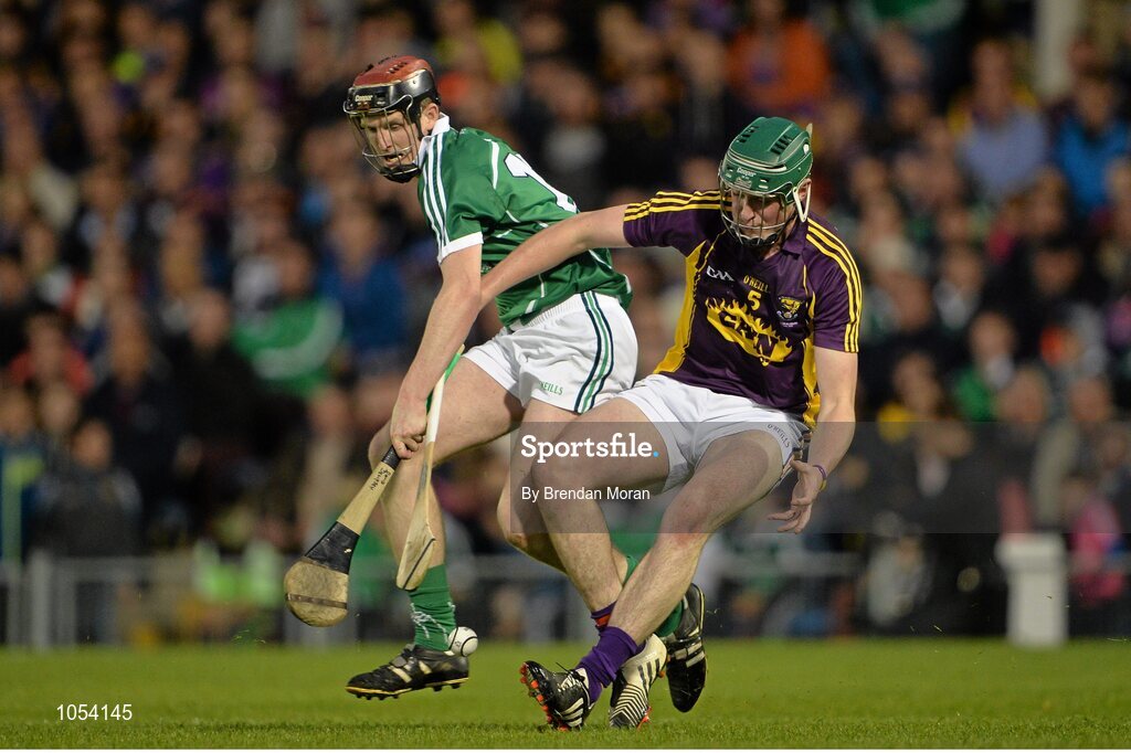12 September 2015; David Dempsey, Limerick, in action against Jim White, Wexford. Bord Gais Energy GAA Hurling All-Ireland U21 Championship Final, Limerick v Wexford, Semple Stadium, Thurles, Co. Tipperary. Picture credit: Brendan Moran / SPORTSFILE